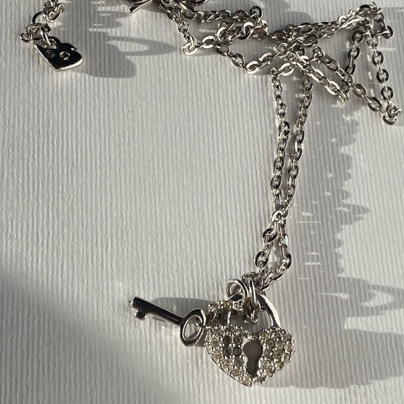 Swarovski lock and key silver tone necklace - Picture 3 of 4